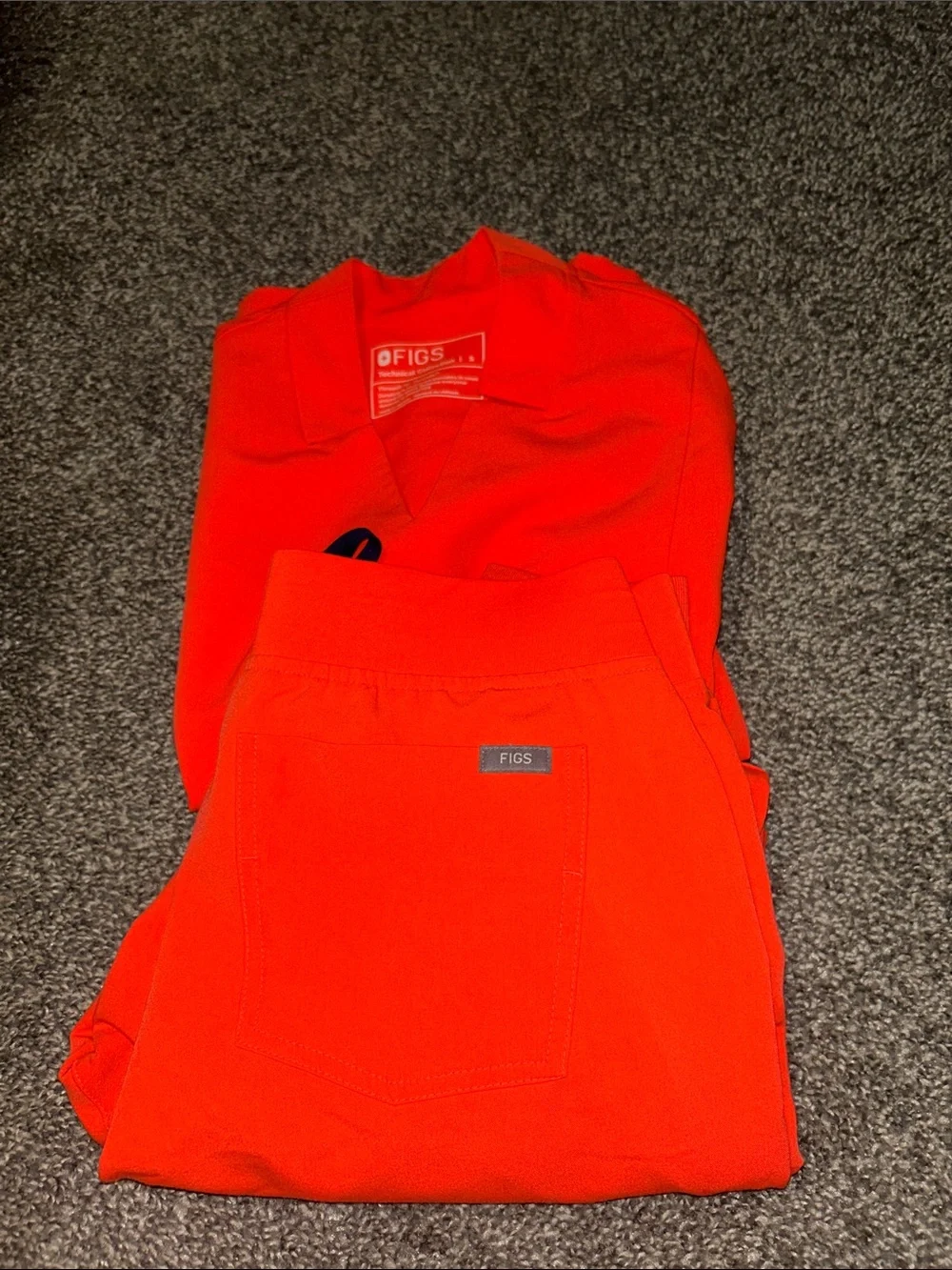 FIGS women’s Scrubs Set in Bright Orange, Red, and Mauve- size S - Picture 4 of 4